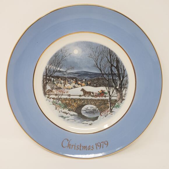 Avon 1979 Gold Dashing Through The Snow Christmas Holiday Plate Enoch Wedgwood - Picture 1 of 8